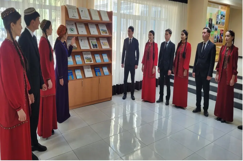 “Halkara parahatçylyk we ynanyşmak” ýyly mynasybetli “Parahatdyr Diýarym, eziz Türkmenistanym”
