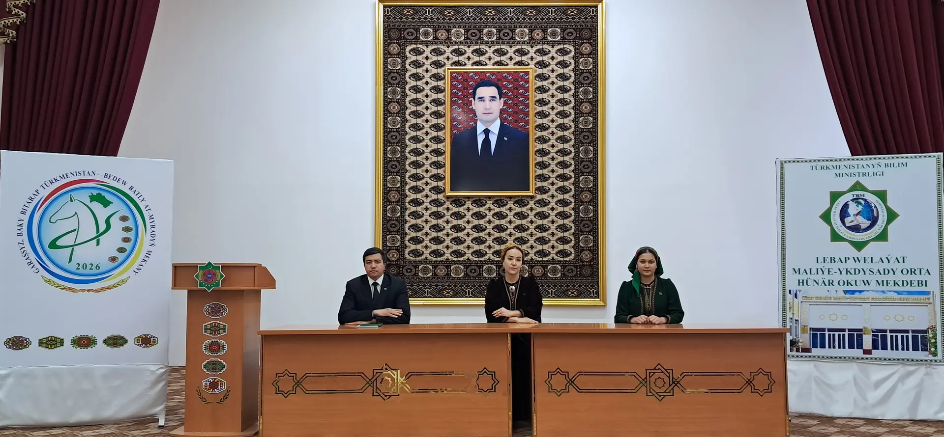 Bedew batly diýarym, öňe sary barýar